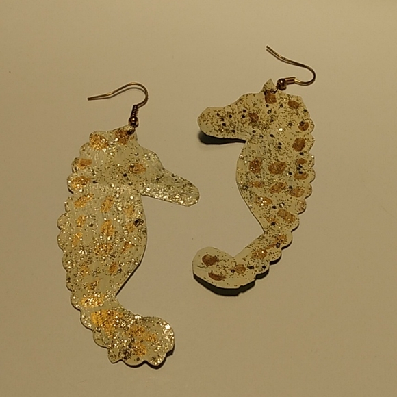 Whimsical Creamy Gold Dreamy Nautical Seahorse Earrings Pierced Recycled Can Lrg - Picture 3 of 3